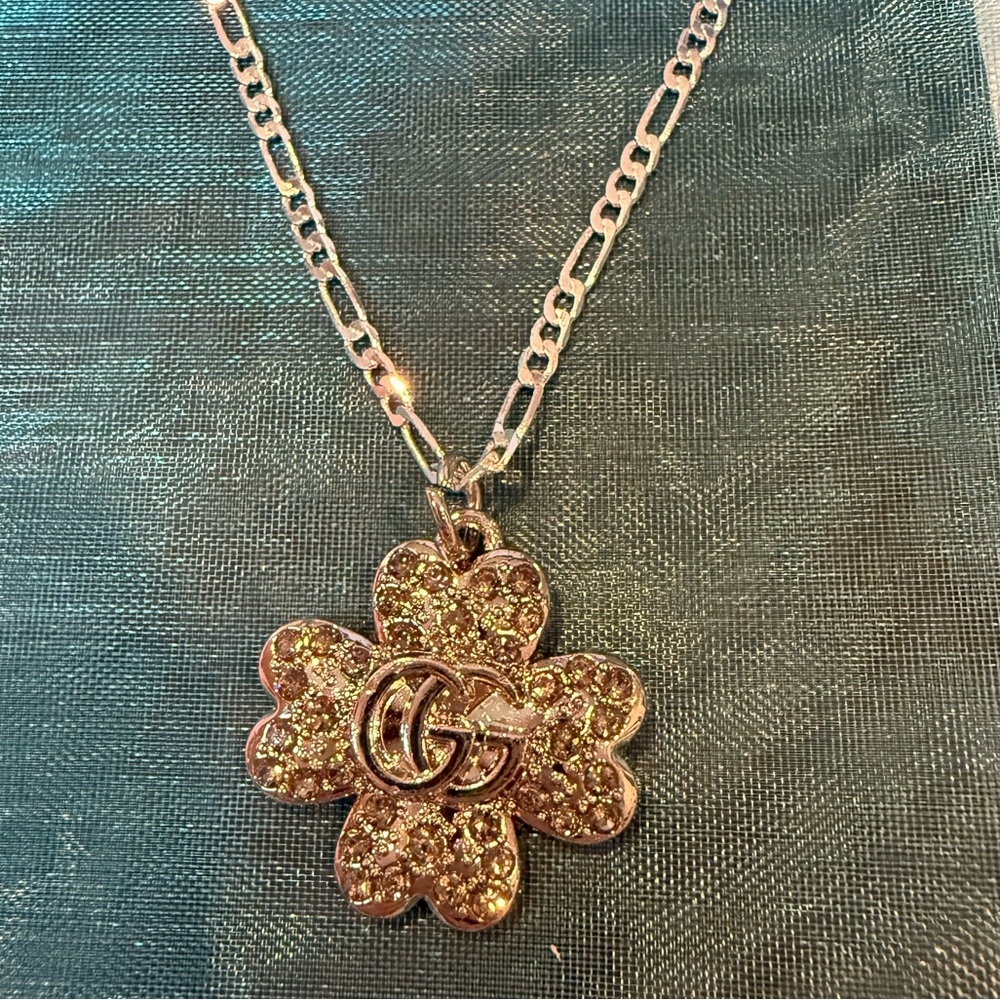 GG Silver Clover Pendant Necklace